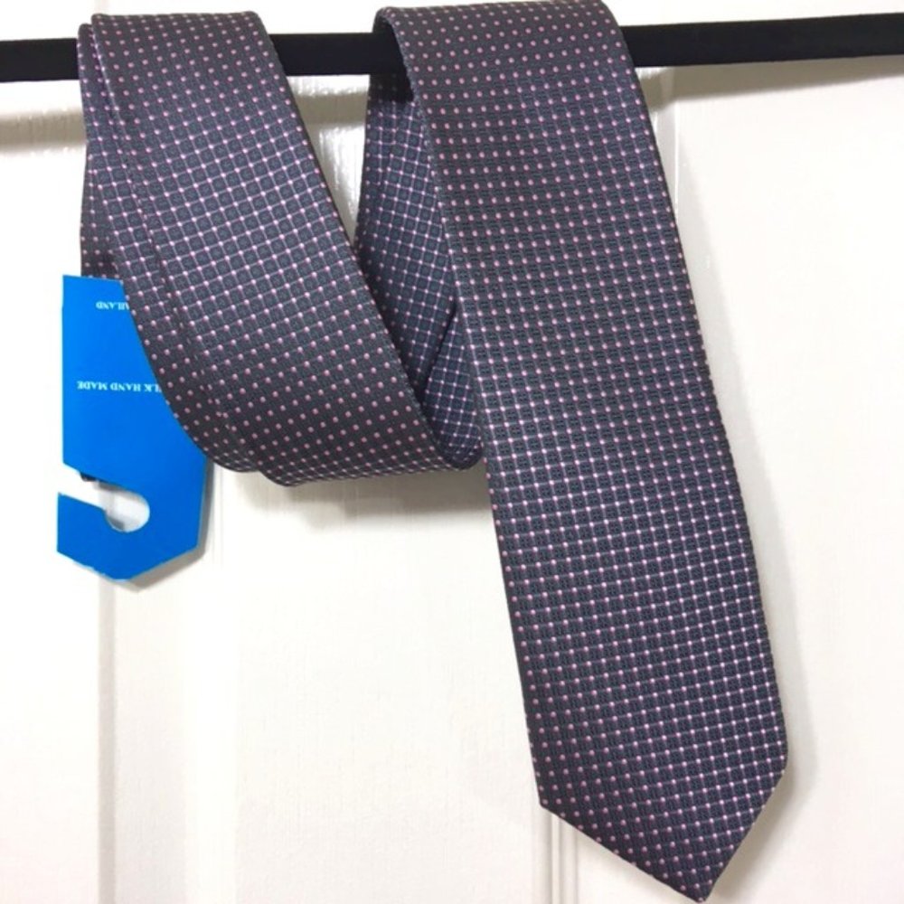 Hand Made, 100% Thai silk, Purple with Pink pocka dot design, Men’s Tie